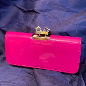 Ted Baker Matinee Wallet, gently loved ❤️ and very good condition.